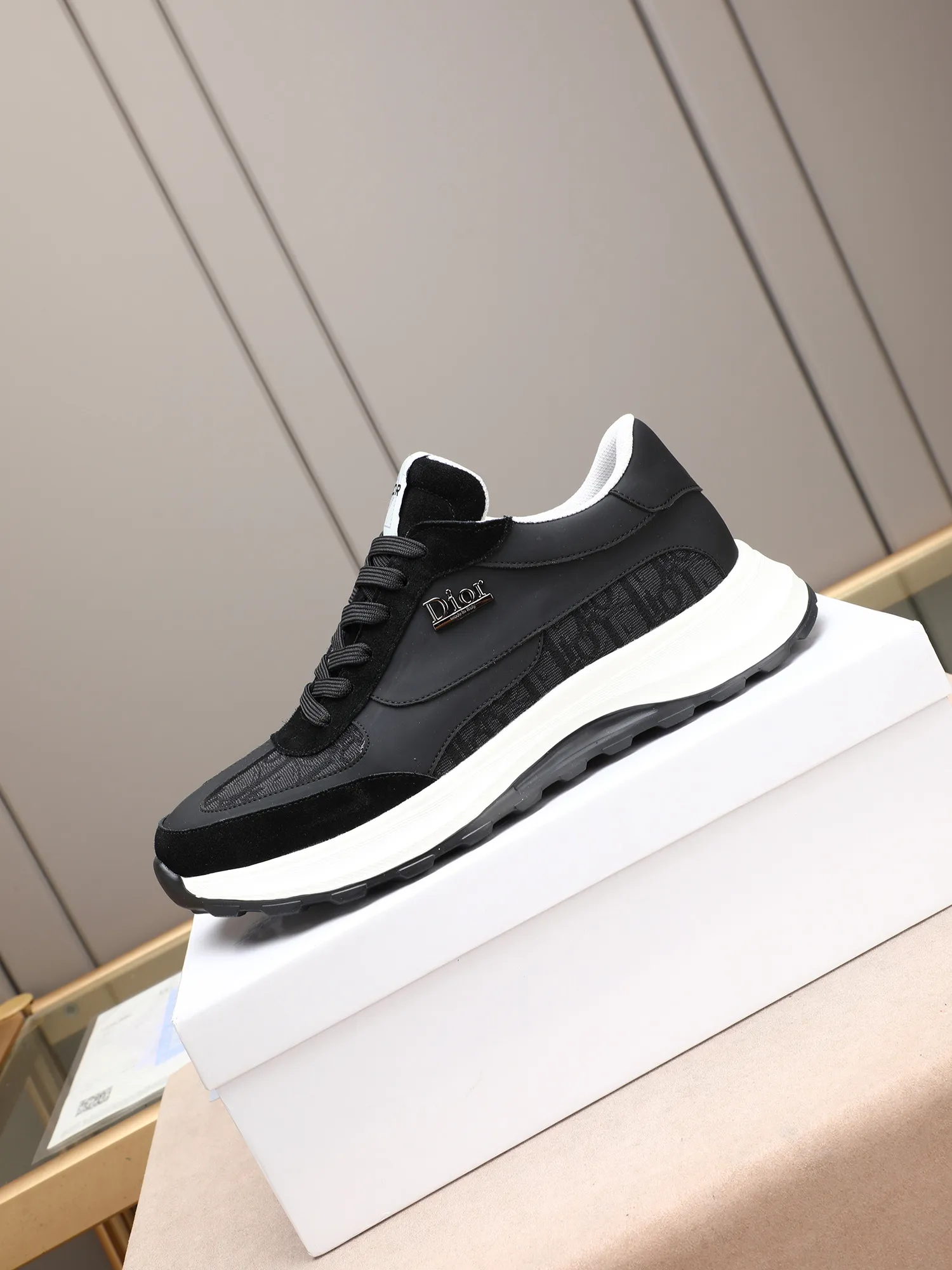 Men's shoes 💰P460 Dior's avant-garde and versatile fashionable men's shoes are privately modeled, calfskin stitched with Dior's special waterproof fabric, fashionable, simple, elegant, trendy, eye-catching, and pursuing class. It will subvert old ideas and be a must-have for fashionistas who want to spend time with you! Must keep it for yourself! High-end comfort but low-end, high-end quality workmanship. Code number: 38-44 (45 customized) 3 colors for your choice [kiss][kiss][kiss]